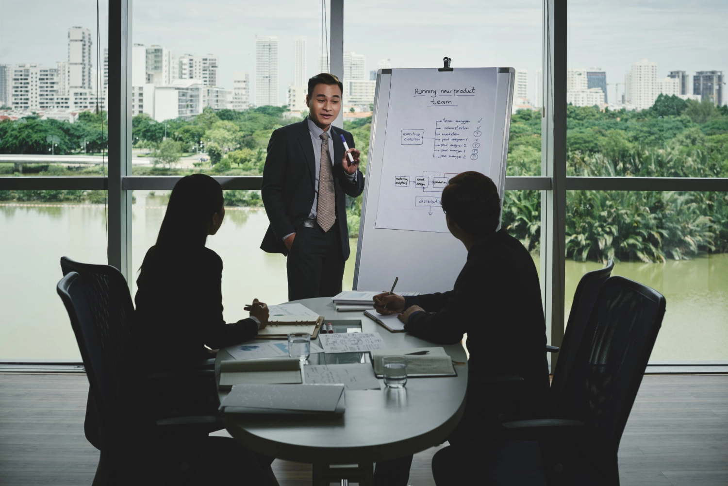 MANAJEMEN RUANG RAPAT GUNA TINGKATKAN HASIL KERJA TIM
