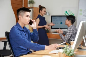 AHLI MENANGANI KOMUNIKASI BAGI OPERATOR PROFESIONAL