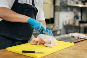 MAKSIMALKAN LABA PETERNAKAN LEWAT BISNIS AYAM POTONG