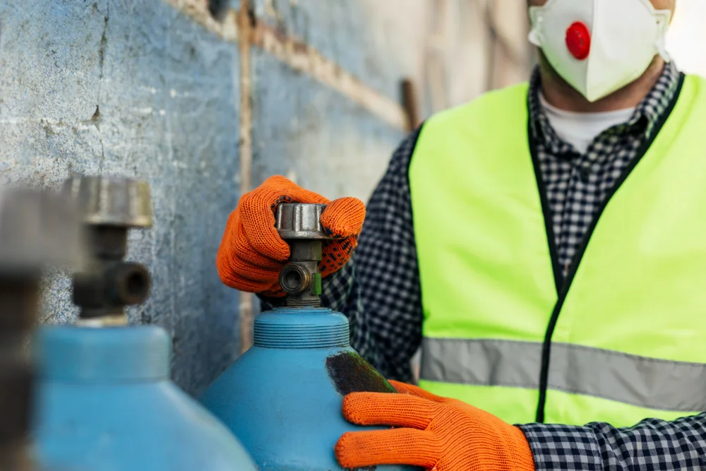 MELINDUNGI AREA KERJA DARI BAHAYA KEBOCORAN GAS