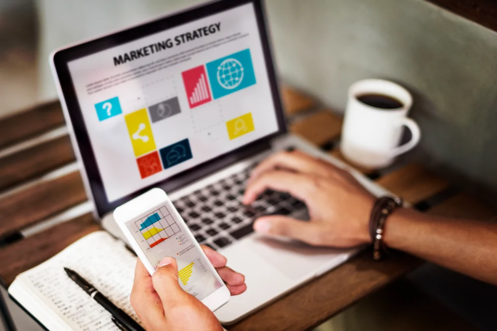 MENARIK MINAT PELANGGAN LEBIH BANYAK DENGAN DIGITAL MARKETING