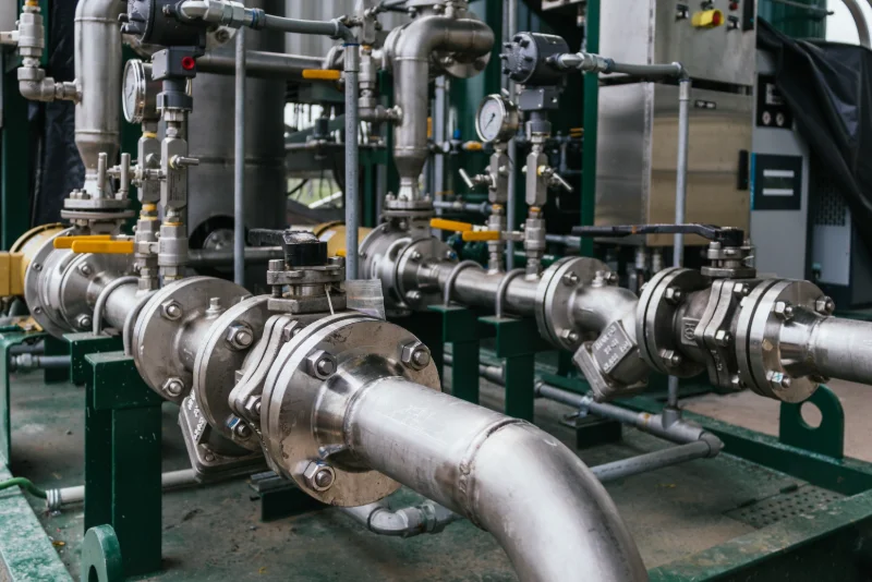 JALUR DISTRIBUSI AMAN LEWAT TEKNIK PIPING & PIPELINE